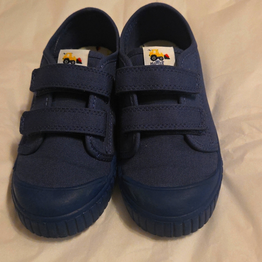 *Youth Canvas Shoes
